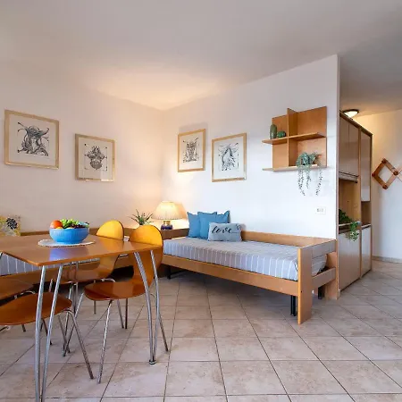 Apartment B-0-3 By Interhome